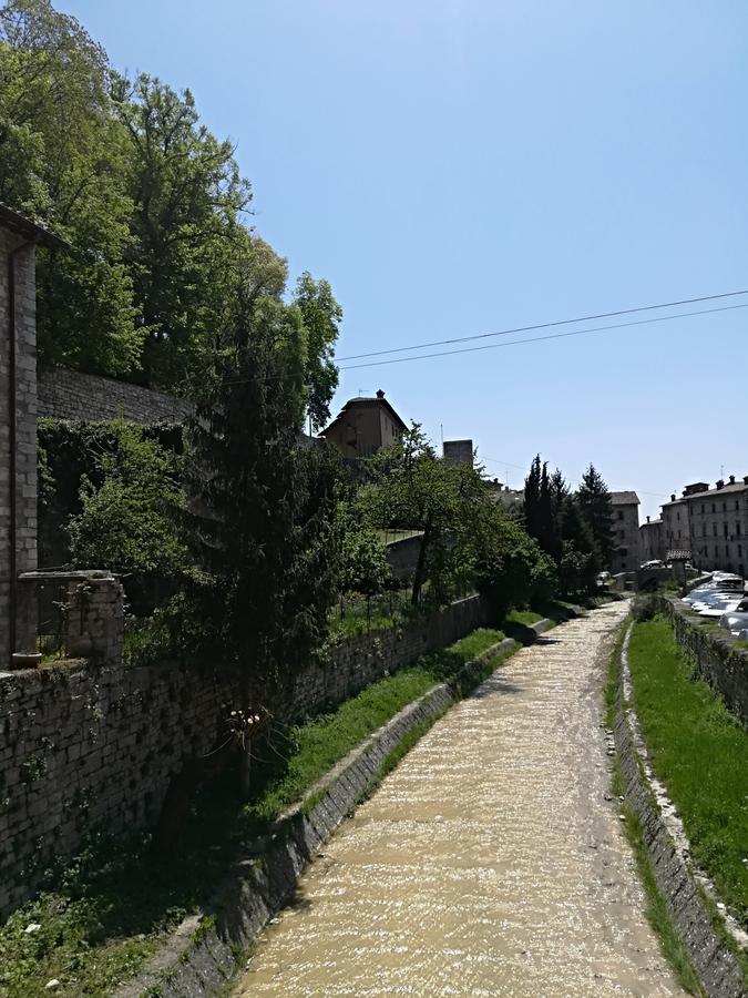 Hotel Civico 10 Gubbio Exterior foto